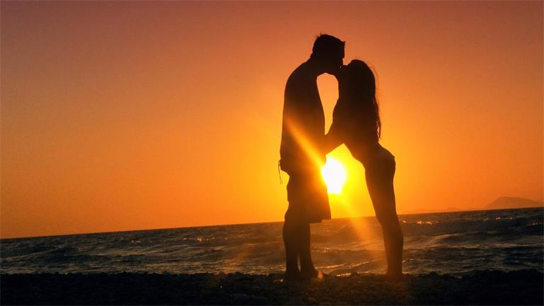 致所有的异地恋：距离很远思念很甜