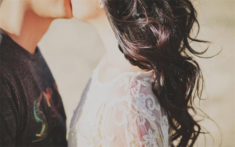 恋爱小技巧（宅男宅女必备的四大恋爱诀窍）